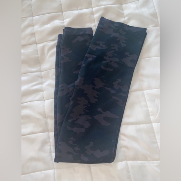 Spanx Look At Me Now Seamless Leggings - Picture 7 of 7